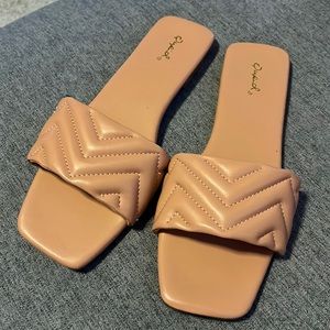 Size 8.5 blush/peach slides‎